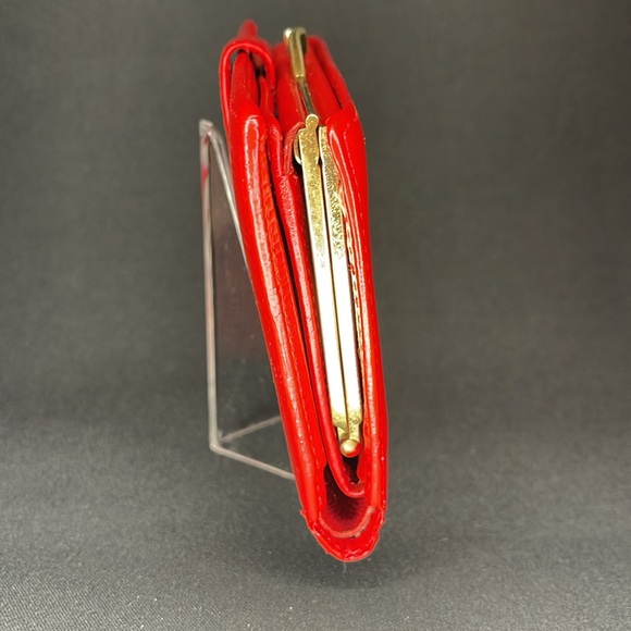 Louis Vuitton red epi kiss lock - Picture 4 of 9